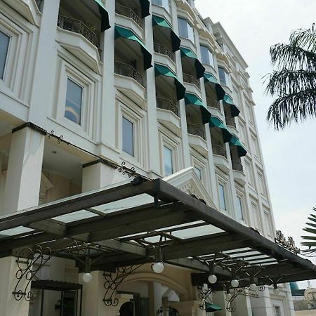 Roosseno Plaza Serviced Apartment จาการ์ตา ภายนอก รูปภาพ