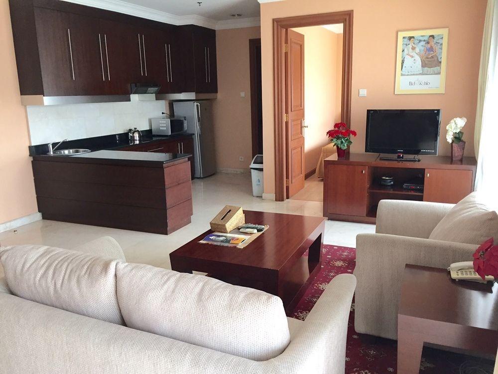 Roosseno Plaza Serviced Apartment จาการ์ตา ภายนอก รูปภาพ