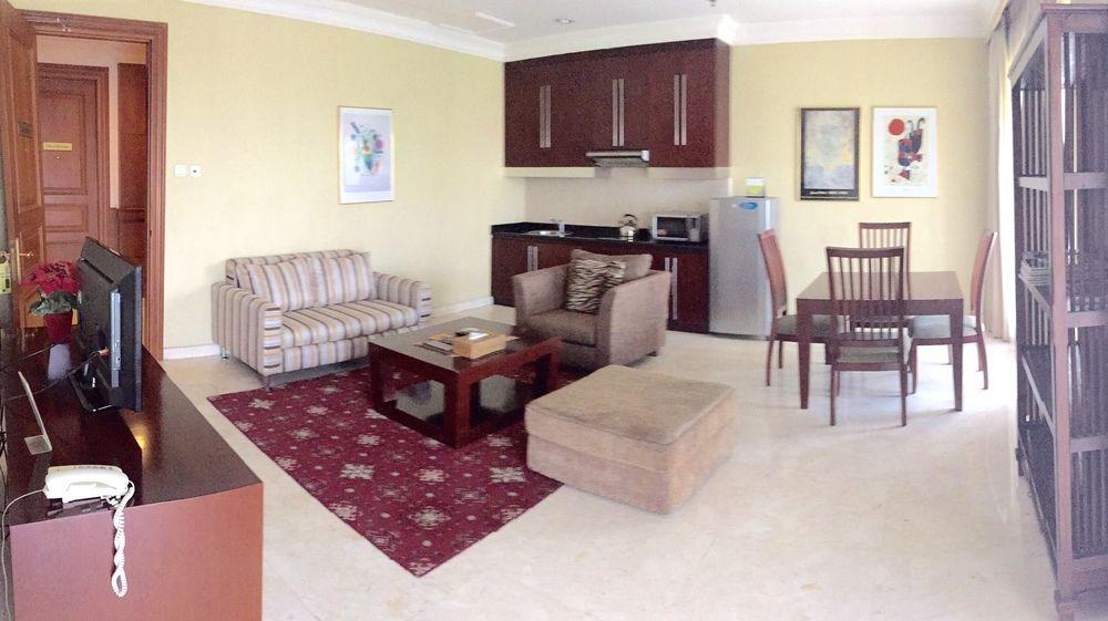 Roosseno Plaza Serviced Apartment จาการ์ตา ภายนอก รูปภาพ